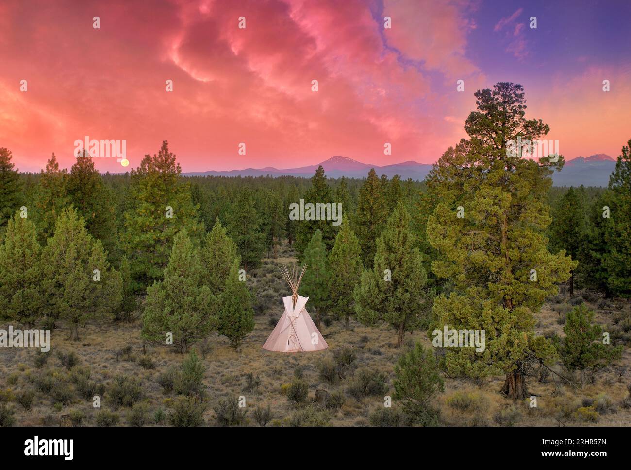 M) Tipi, Rancho las Hierbas, Bend, Zentral-Oregon, Oregon, USA Stockfoto