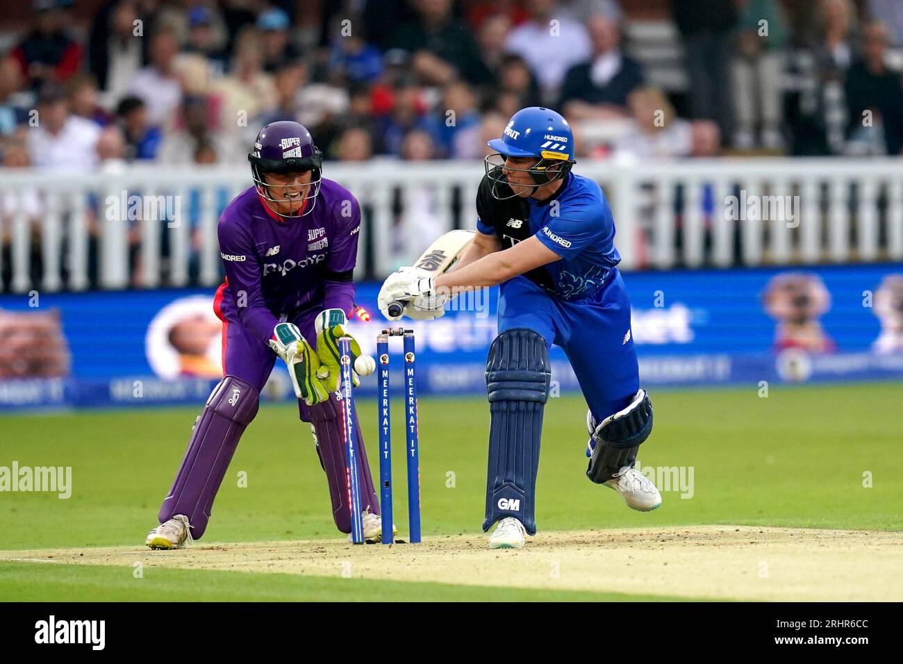 Dan Lawrence von London Spirit wird während des Hundertspiels in Lord's, London, um 4 gekämpft. Bilddatum: Freitag, 18. August 2023. Stockfoto