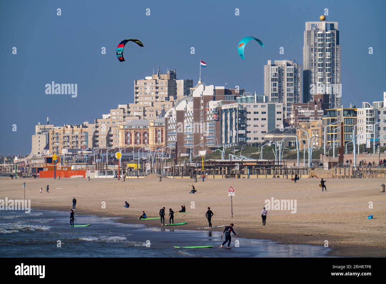 Blick auf die Skyline von Scheveningen, einem Teil der Stadt den Haag und dem größten Badeort der Niederlande, Stockfoto