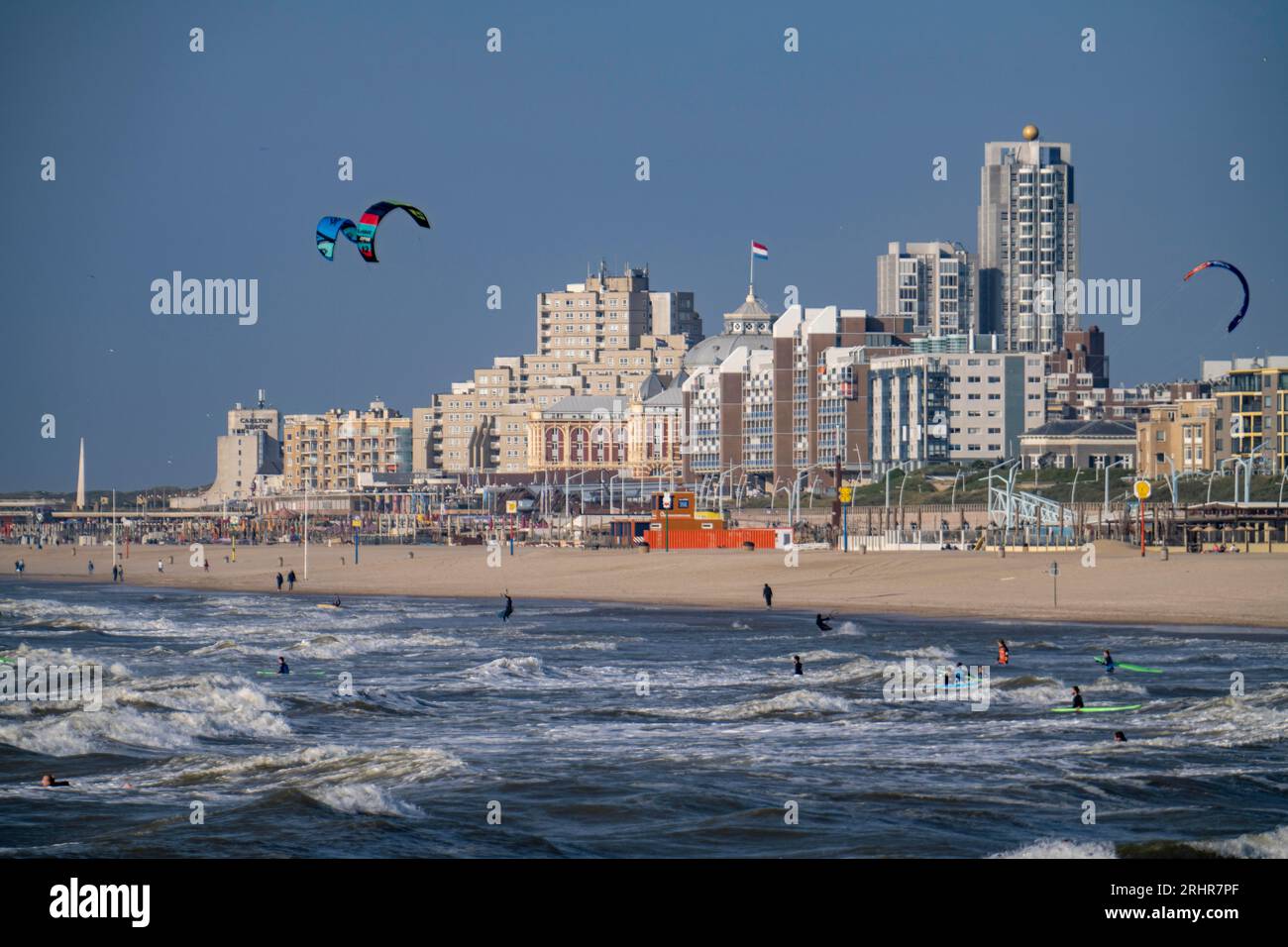 Blick auf die Skyline von Scheveningen, einem Teil der Stadt den Haag und dem größten Badeort der Niederlande, Stockfoto