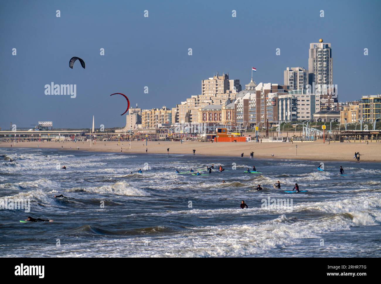 Blick auf die Skyline von Scheveningen, einem Teil der Stadt den Haag und dem größten Badeort der Niederlande, Stockfoto