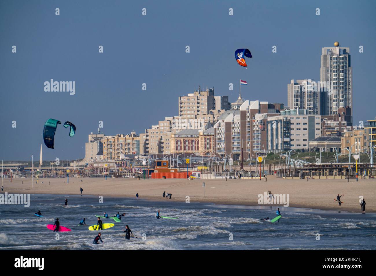 Blick auf die Skyline von Scheveningen, einem Teil der Stadt den Haag und dem größten Badeort der Niederlande, Stockfoto