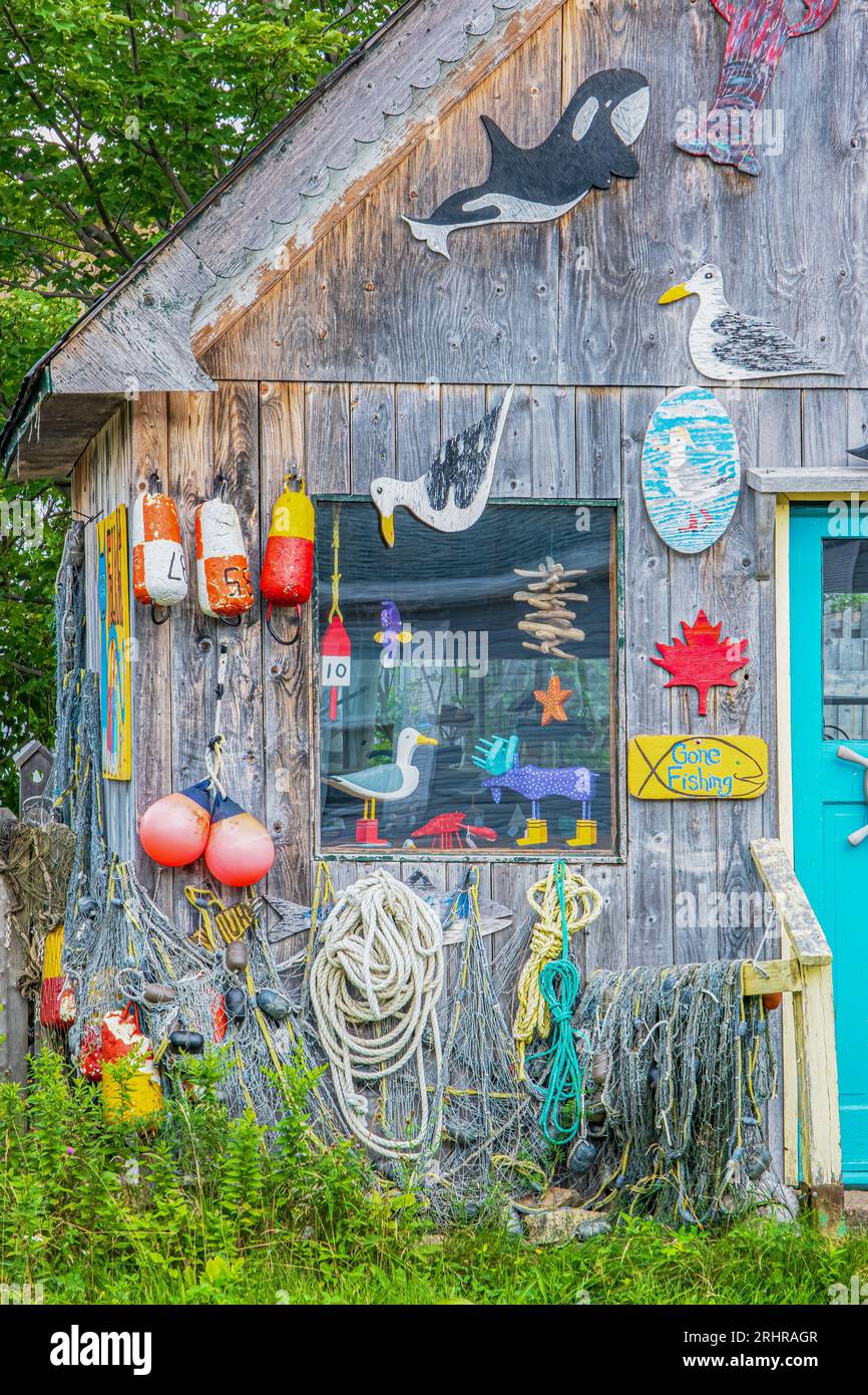 Kleines Geschäft am Cabot Trail in der Nähe von Pleasant Bay Nova Scotia, das handgefertigte Geschenke und Folkart hauptsächlich an Touristen verkauft. Stockfoto