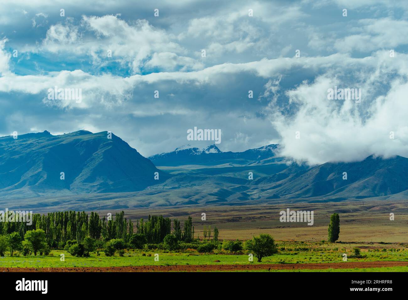 Wunderschöne Berglandschaft in Kirgisistan im Sommer Stockfoto