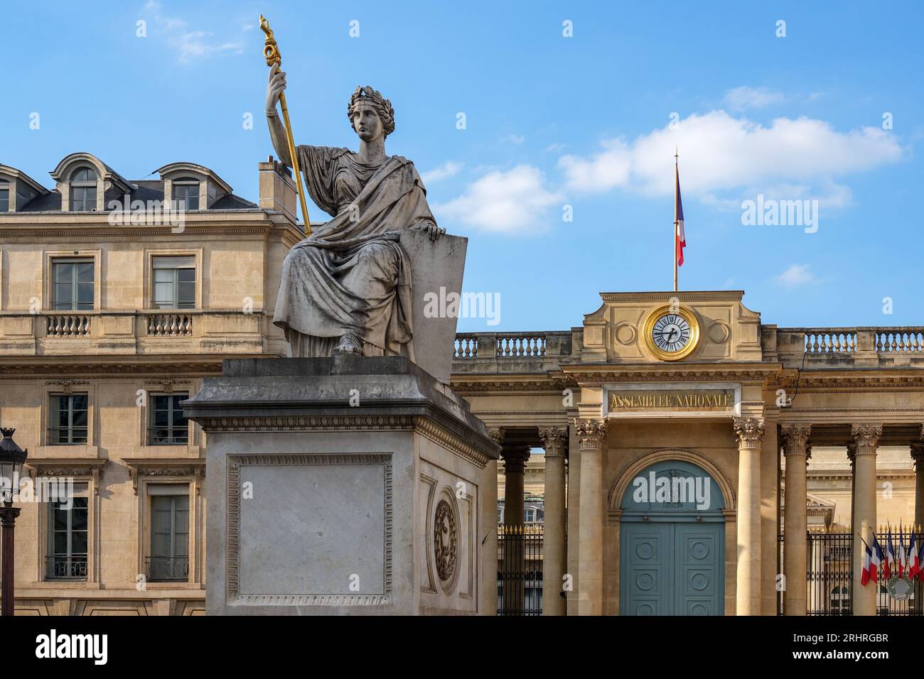 Hintereingang der Statue der französischen Nationalversammlung und des Gesetzes - Paris, Frankreich Stockfoto