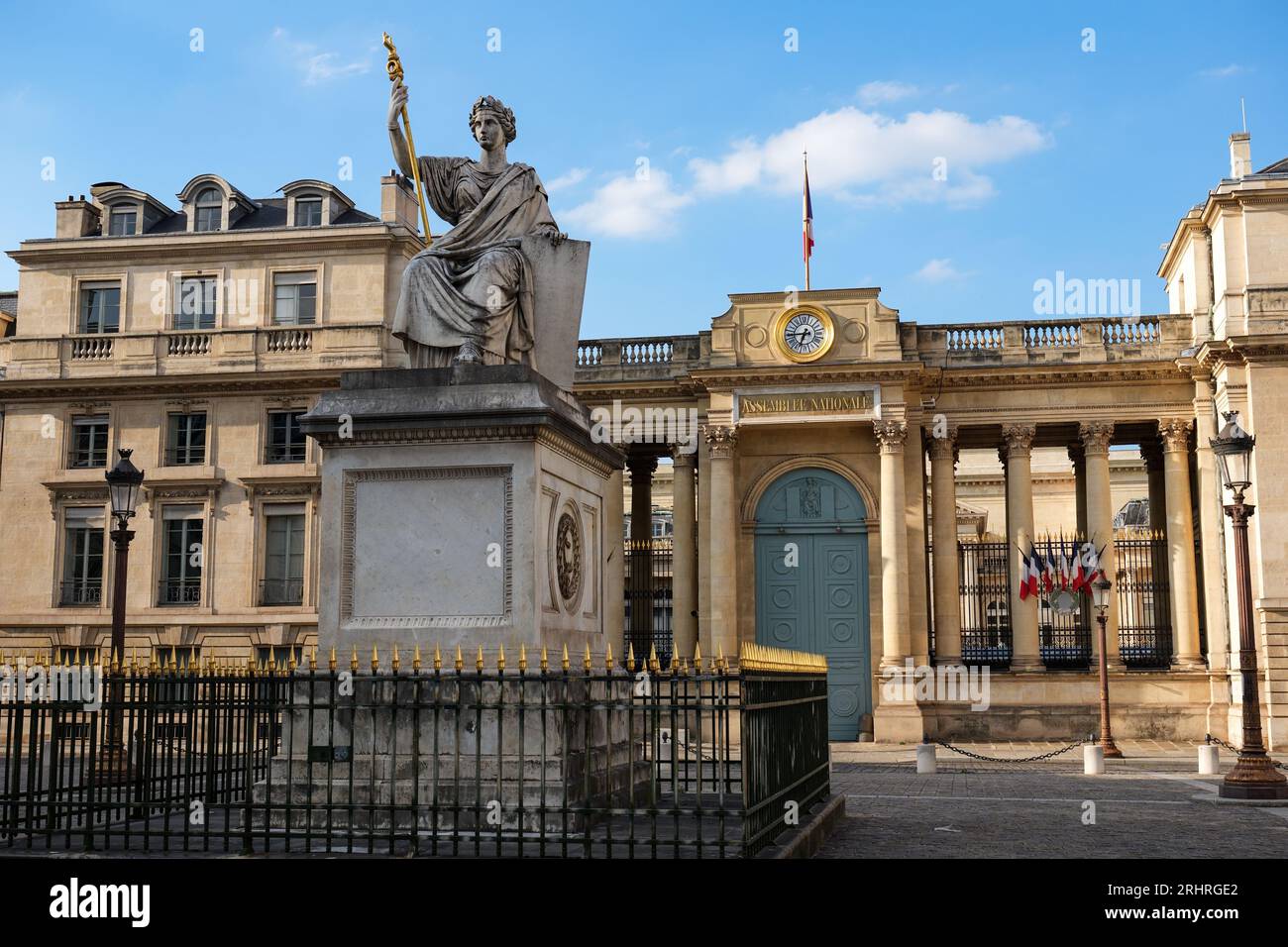 Hintereingang der Statue der französischen Nationalversammlung und des Gesetzes - Paris, Frankreich Stockfoto