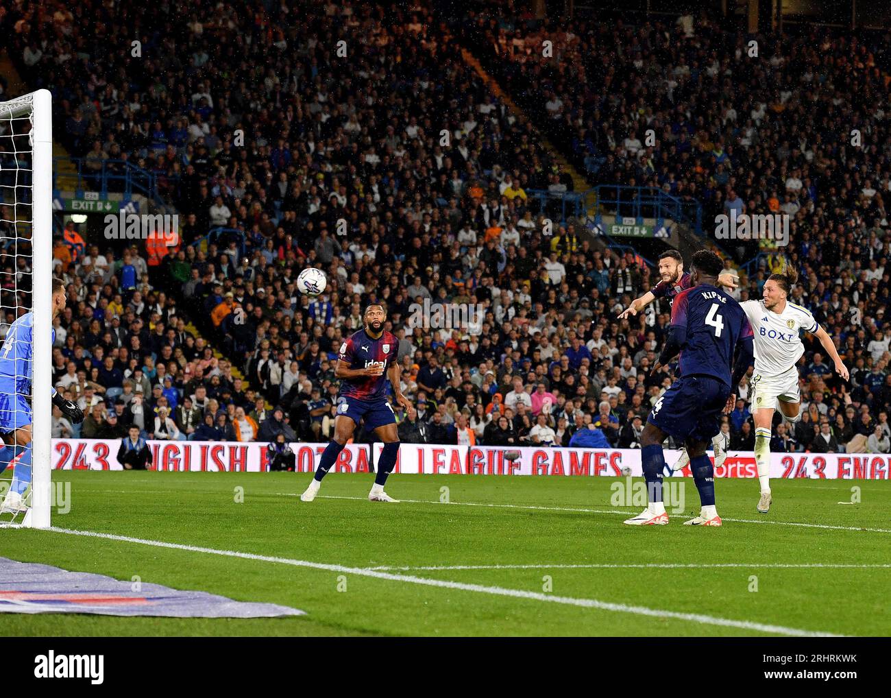 Leeds, Großbritannien. August 2023. Luke Ayling von Leeds United erzielt den Equalizer mit einem Header beim Sky Bet Championship Match in Elland Road, Leeds. Auf dem Bild sollte stehen: Gary Oakley/Sportimage Credit: Sportimage Ltd/Alamy Live News Stockfoto