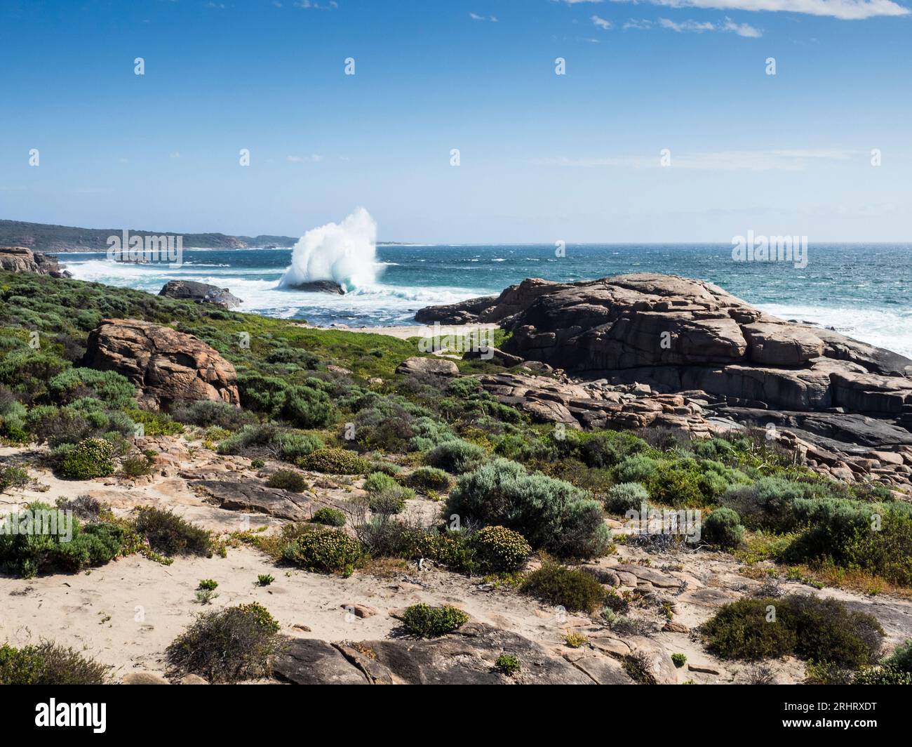 Wellen brechen am Gallows Beach, nördlich von Gracetown am Cape to Cape Track, Leeuwin-Naturaliste National Park, Western Australia Stockfoto