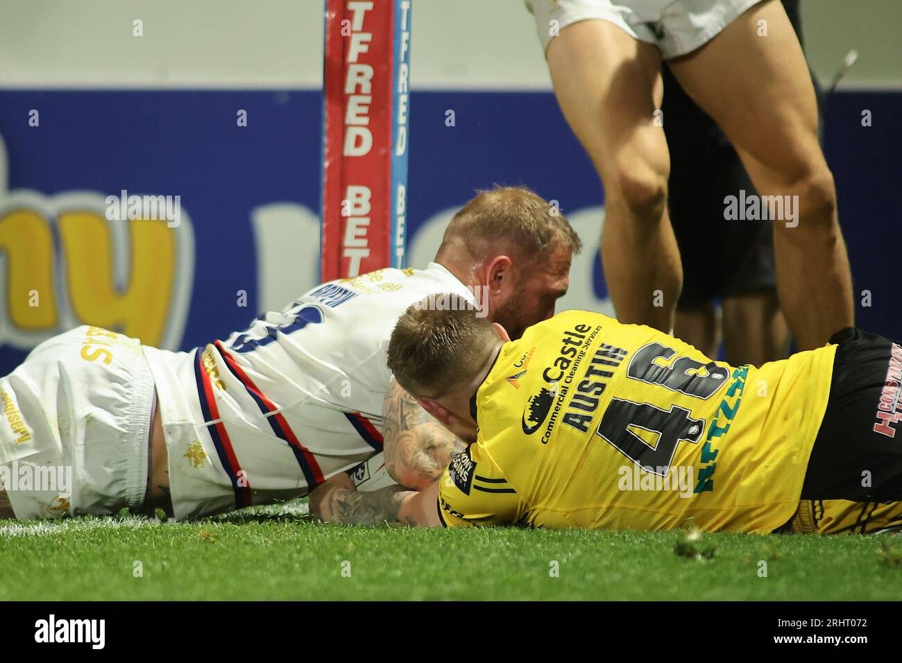 Wakefield, Großbritannien. August 2023. Be Well Support Stadium, Wakefield, West Yorkshire, 18. August 2023. Betfred Super League Wakefield Trinity vs Castleford Tigers Josh Griffin von Wakefield Trinity erzielt seinen zweiten Versuch gegen Castleford Tigers Credit: Touchlinepics/Alamy Live News Stockfoto