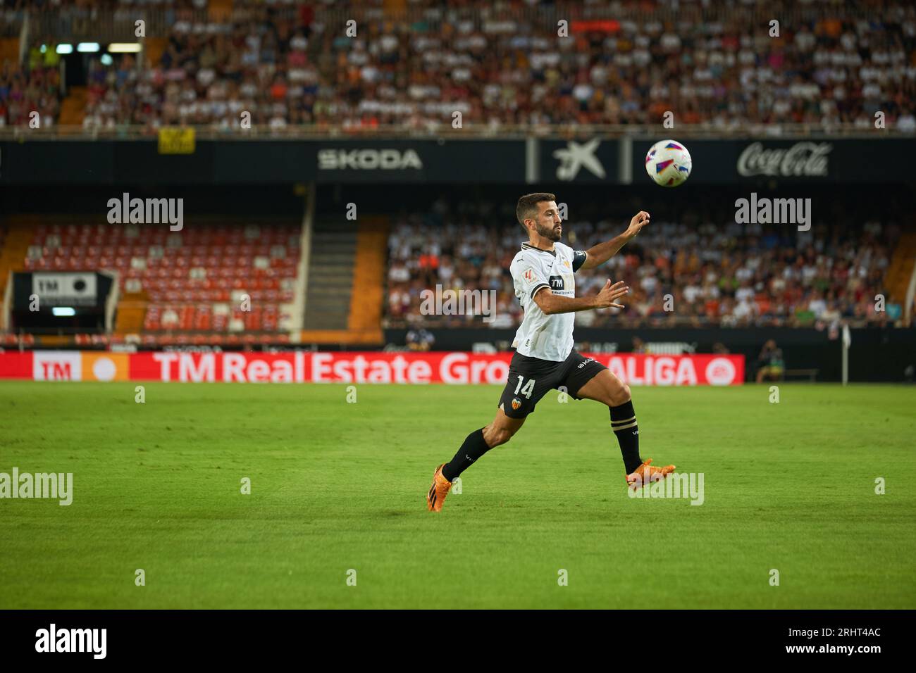 Jose Gaya von Valencia CF in Aktion während der regulären Saison der zweiten Runde der La Liga EA Sport am 18. august 2023 im Mestalla Stadium (Valencia, La Liga EA Sp Stockfoto