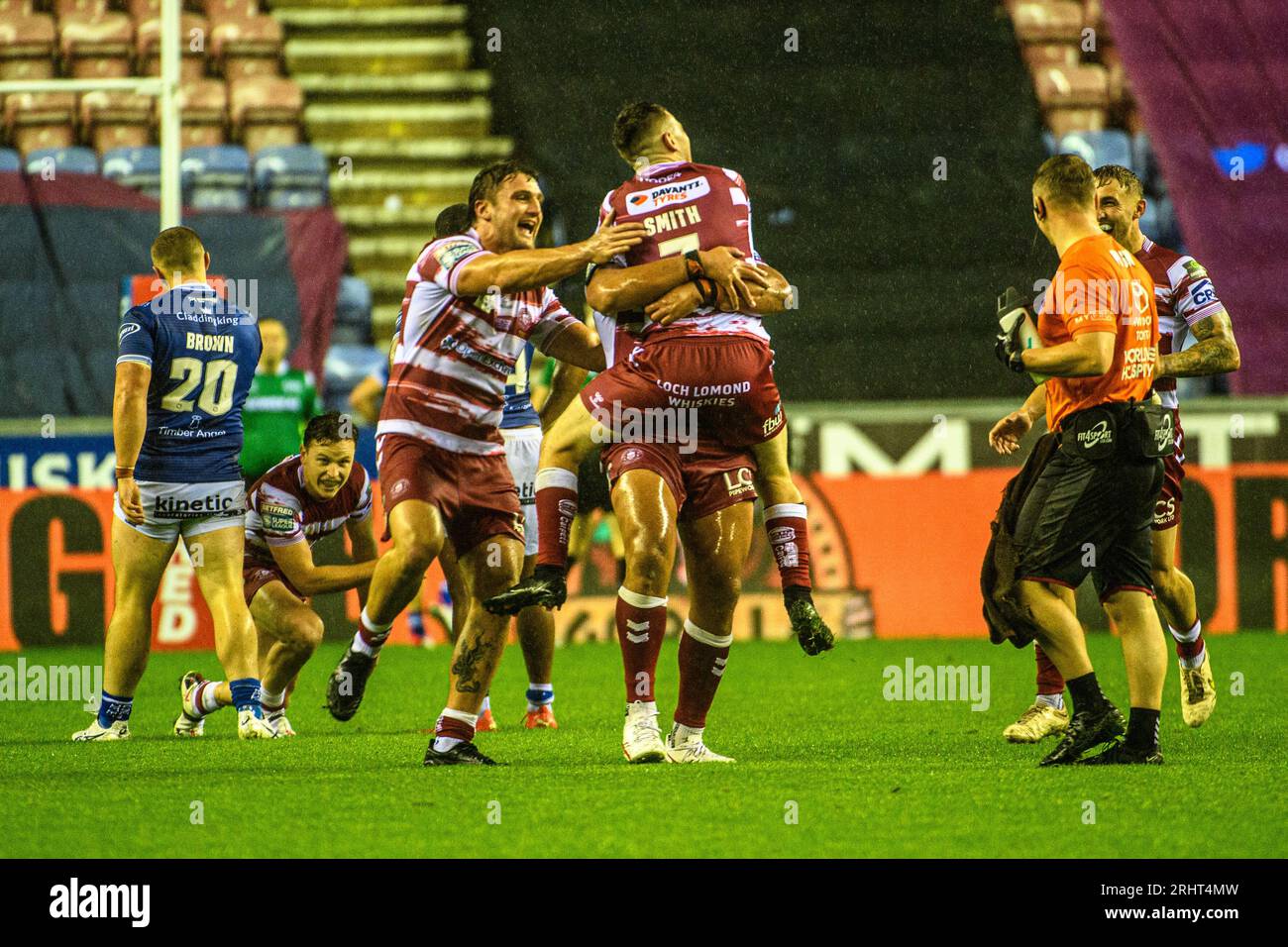 Wigan feiert seinen Golden Point und gewinnt in der Nachspielzeit beim Spiel der Betfred Super League zwischen Wigan Warriors und dem Hull Football Club im DW Stadium, Wigan am Freitag, den 18. August 2023. (Foto: Ian Charles | MI News) Credit: MI News & Sport /Alamy Live News Stockfoto