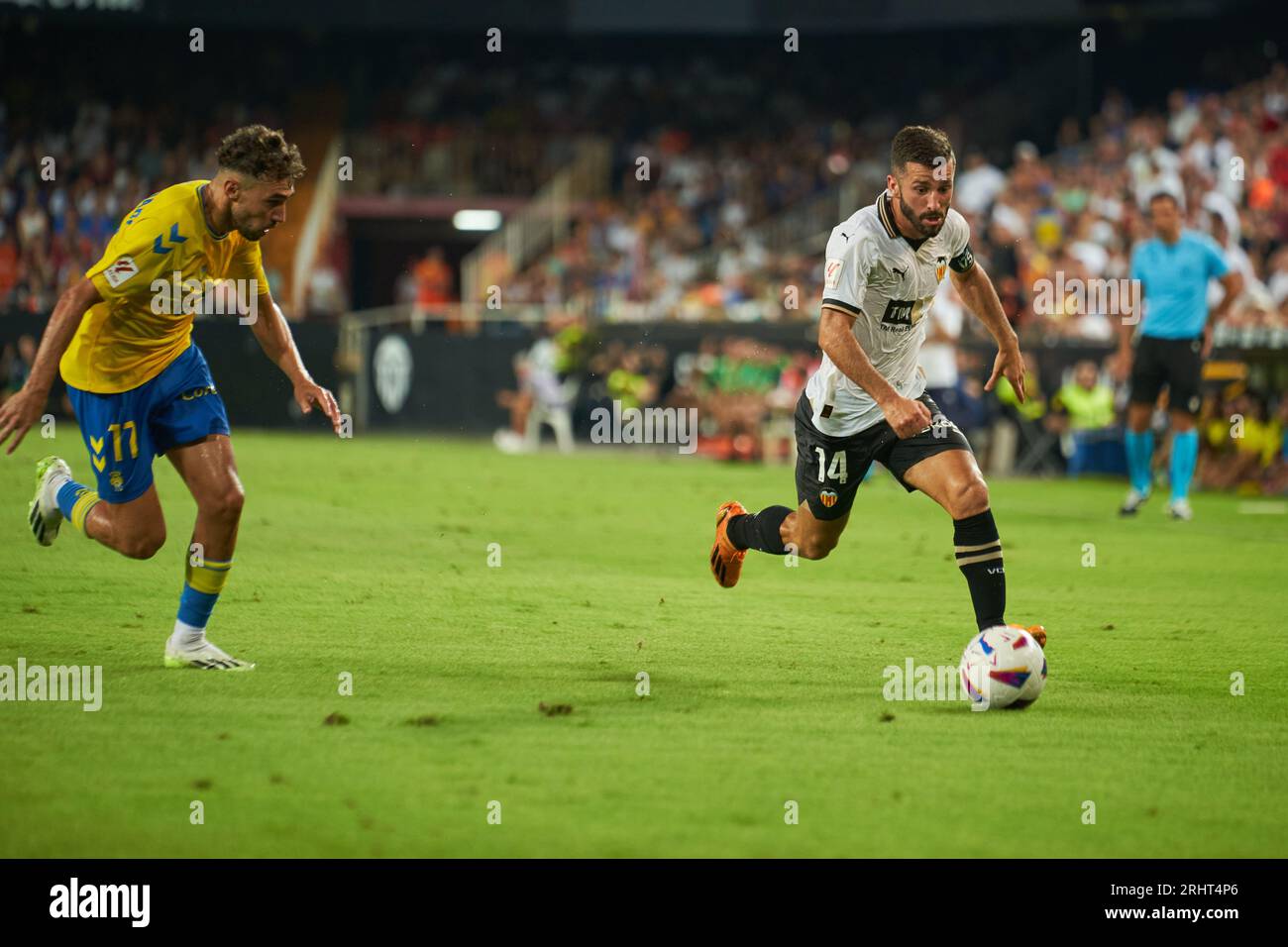 Jose Gaya von Valencia CF in Aktion während der regulären Saison der zweiten Runde der La Liga EA Sport am 18. august 2023 im Mestalla Stadium (Valencia, La Liga EA Sp Stockfoto