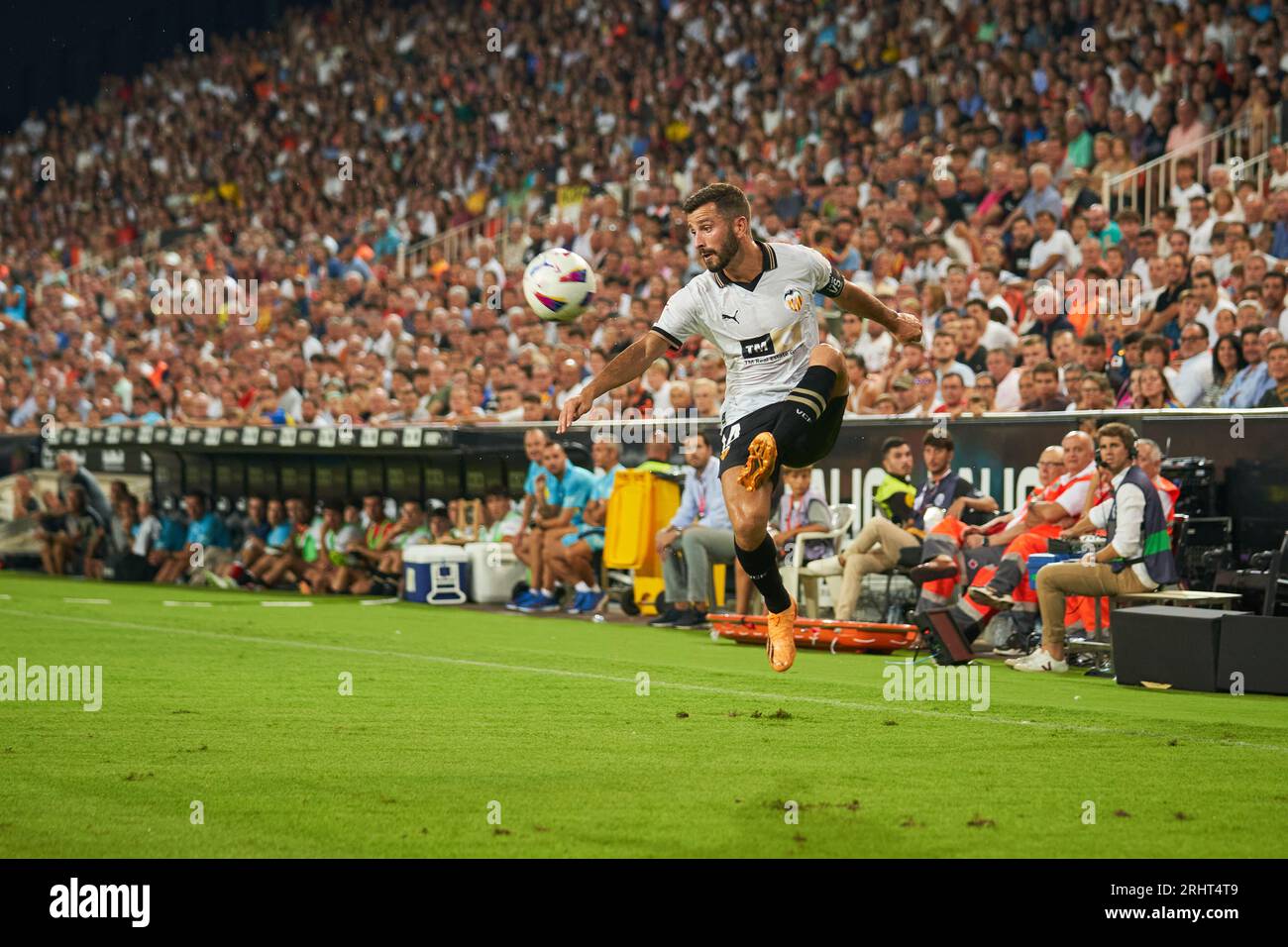 Jose Gaya von Valencia CF in Aktion während der regulären Saison der zweiten Runde der La Liga EA Sport am 18. august 2023 im Mestalla Stadium (Valencia, La Liga EA Sp Stockfoto