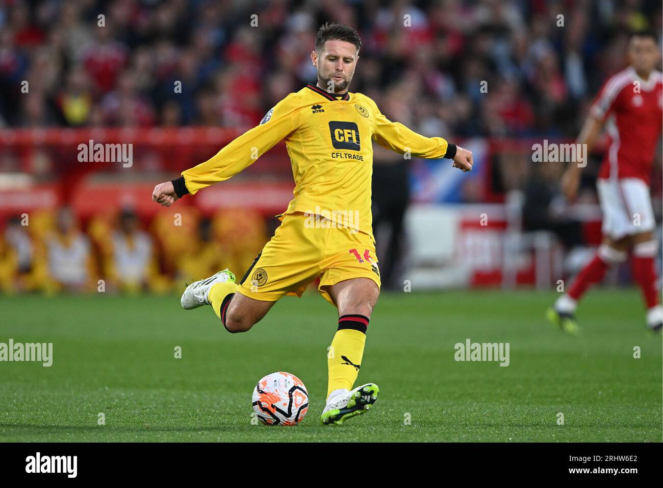 Oliver Norwood von Sheffield United während des Premier-League-Spiels zwischen Nottingham Forest und Sheffield United auf dem City Ground, Nottingham, am Freitag, den 18. August 2023. (Foto: Jon Hobley | MI News) Credit: MI News & Sport /Alamy Live News Stockfoto