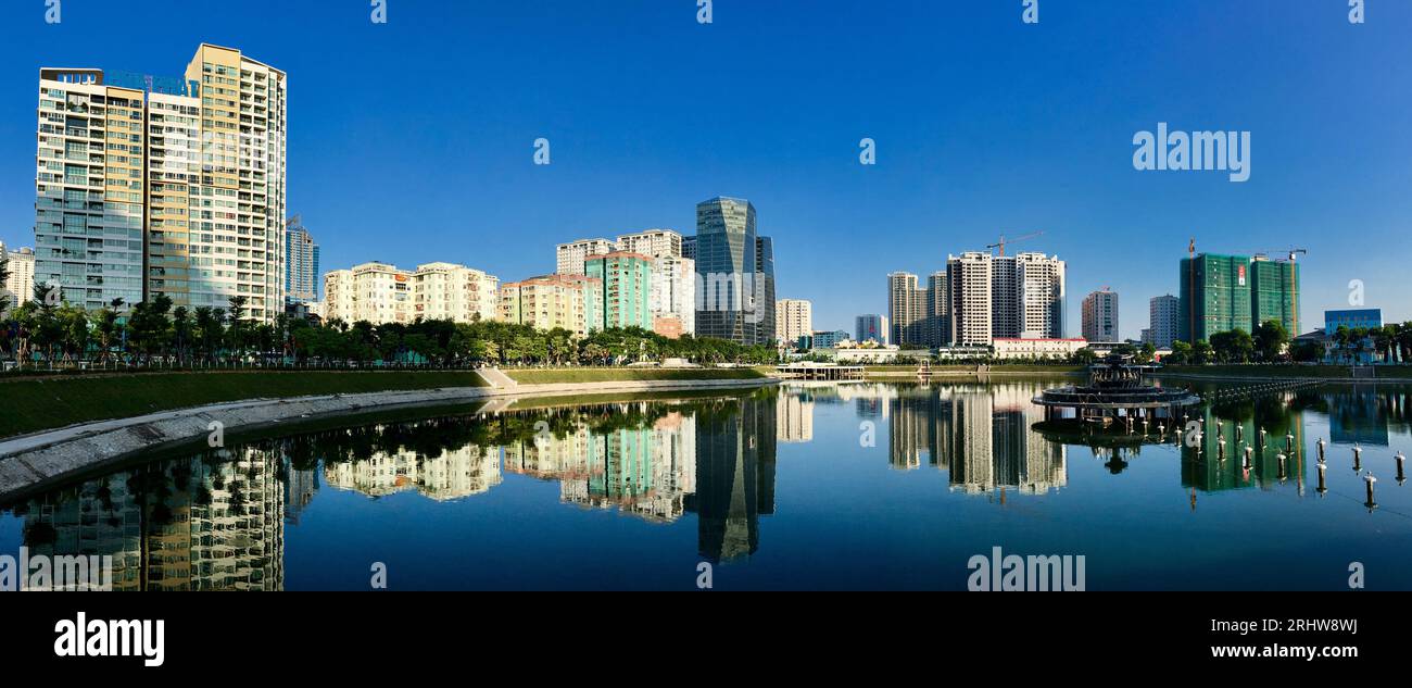 KHU đô thi trung Hòa Nhân chính View qua Hồ Công Viên Thanh Xuân. Thung Hoa Nhan Chinh Urban, Seeblick Stockfoto