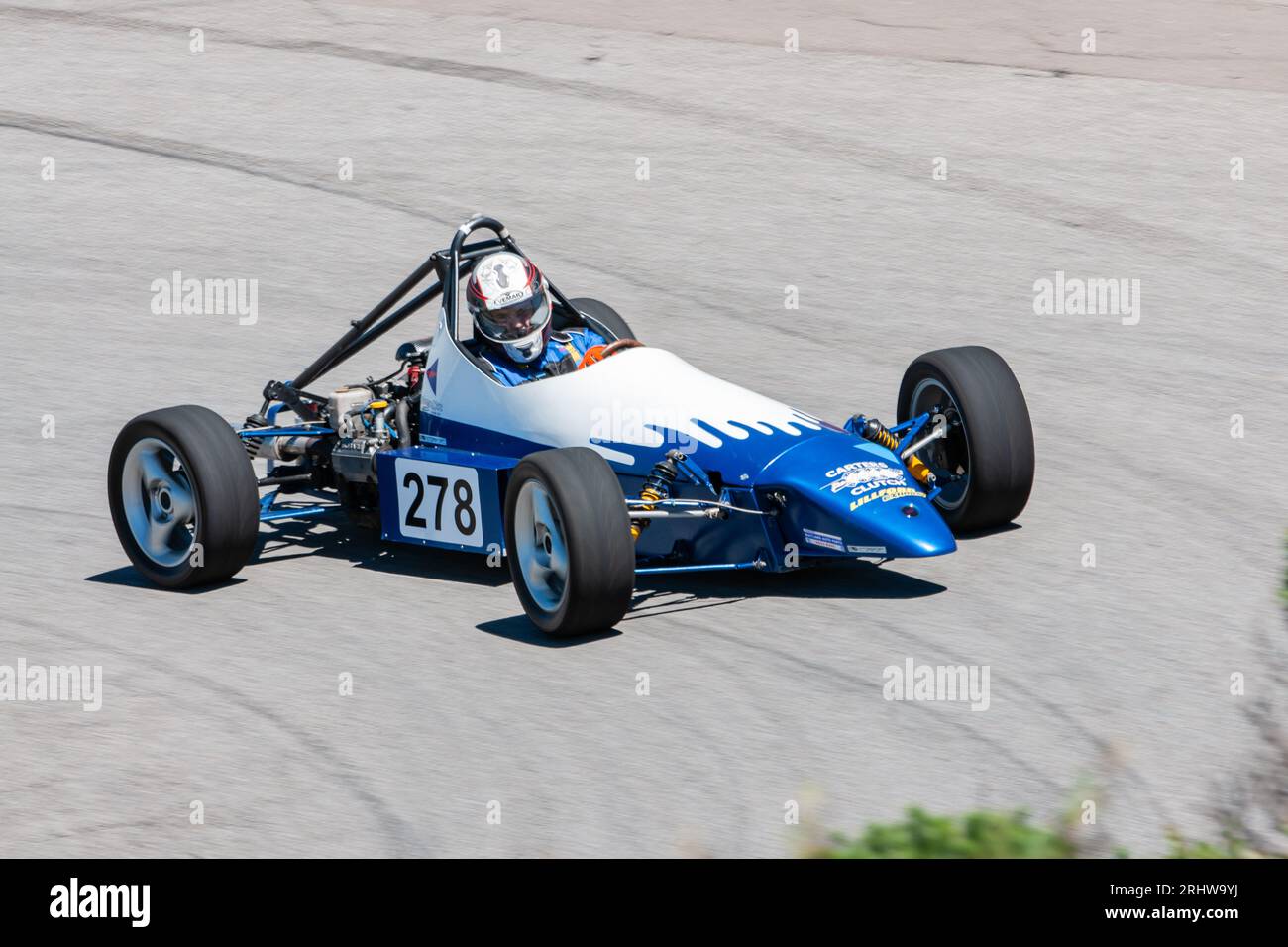 Club Level Open-Wheel-Rennwagen, der bei einem Bergrennen in Newcastle, New South Wales, antritt Stockfoto