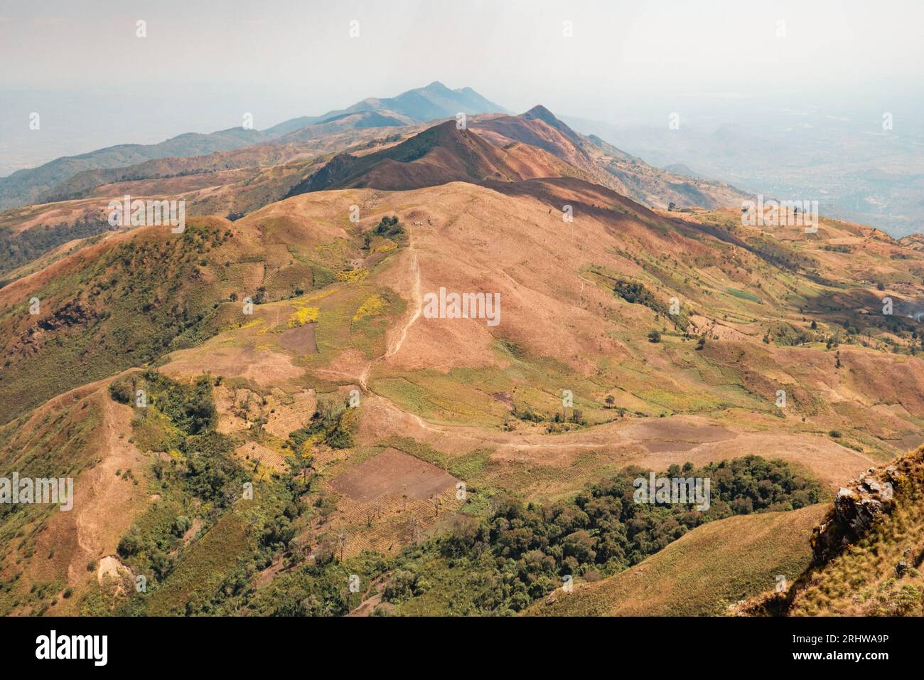 Malerische Berglandschaften in der Mbeya Range von Mbeya PAEK, Mbeya Region, Tansania aus gesehen Stockfoto