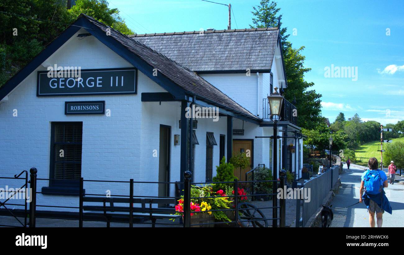 George das dritte Hotel/Pub auf dem Mawddach Trail, Eryri National Park Stockfoto