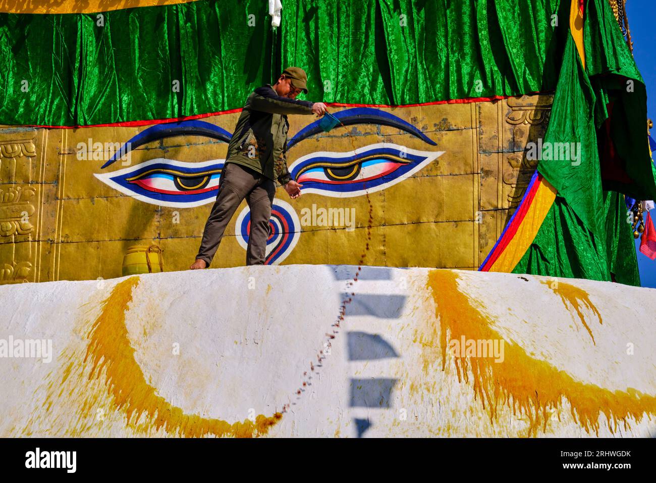 Nepal, Kathmandu-Tal, Swayambunath buddhistische Stupa, die Stupa wird regelmäßig während des Vollmonds neu gestrichen, mit Lotosblüten, mit Kalk und Stockfoto