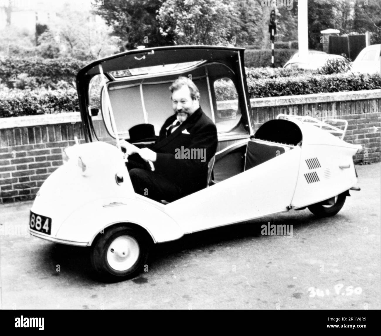 JAMES ROBERTSON JUSTUCE mit MESSERSCHMITT Car im OBER- UND UNTERGESCHOSS 1959 Direktor RALPH THOMAS The RANK Organisation Stockfoto