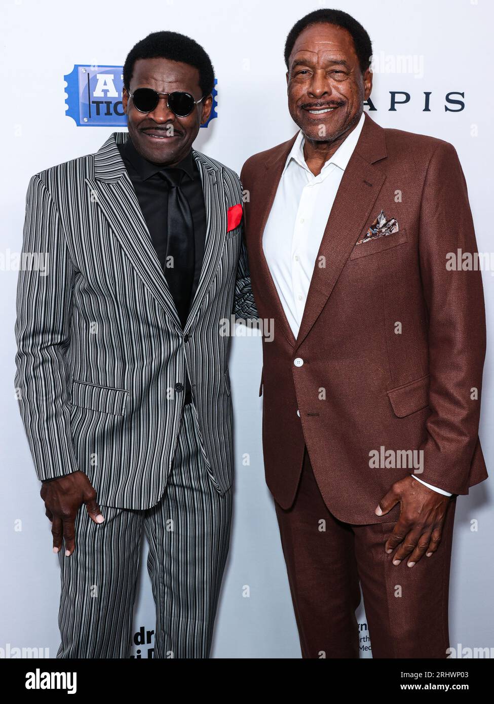 BEVERLY HILLS, LOS ANGELES, KALIFORNIEN, USA - 18. AUGUST: Michael Irvin und Dave Winfield treffen bei der 23. Jährlichen Gala der Harold and Carole Pump Foundation im Beverly Hilton Hotel am 18. August 2023 in Beverly Hills, Los Angeles, Kalifornien, USA ein. (Foto: Xavier Collin/Image Press Agency) Stockfoto