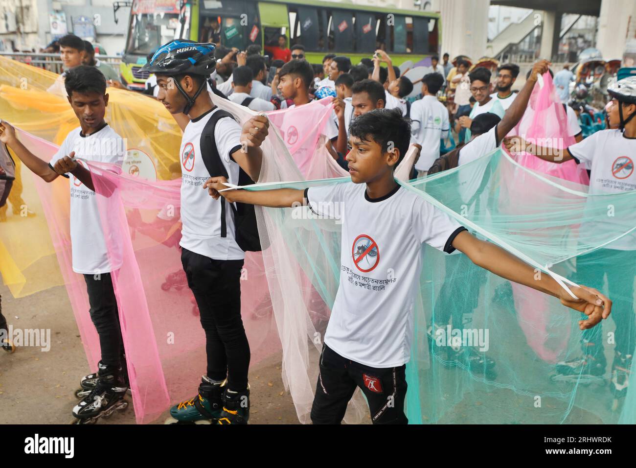 Dhaka, Bangladesch - 18. August 2023: Aufgrund der Zunahme des Denguefiebers hielt der Search Skating Club ein Skating- und Moskitonetz ab Stockfoto