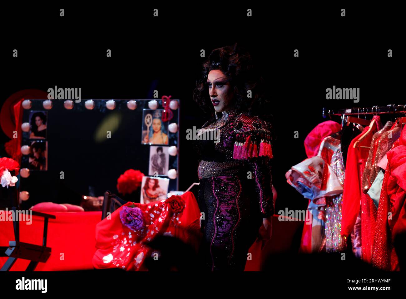 August 2023, Madrid, Madrid, Spanien: die spanische Drag Queen, Komikerin und multidisziplinäre Künstlerin Samantha Ballentines, Künstlername von Francisco Jose Sanchez Jimenez (Cadiz, 1986), bekannt für die Teilnahme an der zweiten Staffel von Drag Race Spanien, wird auf der Bühne im Conde Duque Cultural Center in Madrid (Spanien) gesehen (Credit Image: © Hugo OrtuñO/Pacific Press via ZUMA Press Wire) NUR REDAKTIONELLE VERWENDUNG! Nicht für kommerzielle ZWECKE! Stockfoto