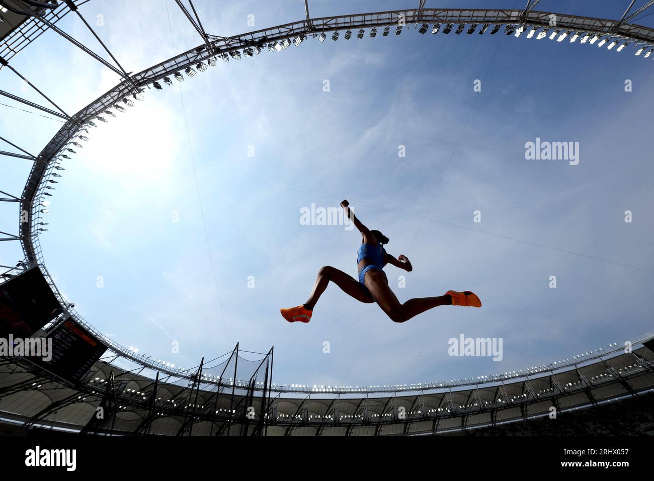 Die Italienerin Larissa Iapichino während des Qualifyings für den langen Sprung der Frauen am ersten Tag der Leichtathletik-Weltmeisterschaften im Nationalen Leichtathletik-Zentrum in Budapest, Ungarn. Bilddatum: Samstag, 19. August 2023. Stockfoto