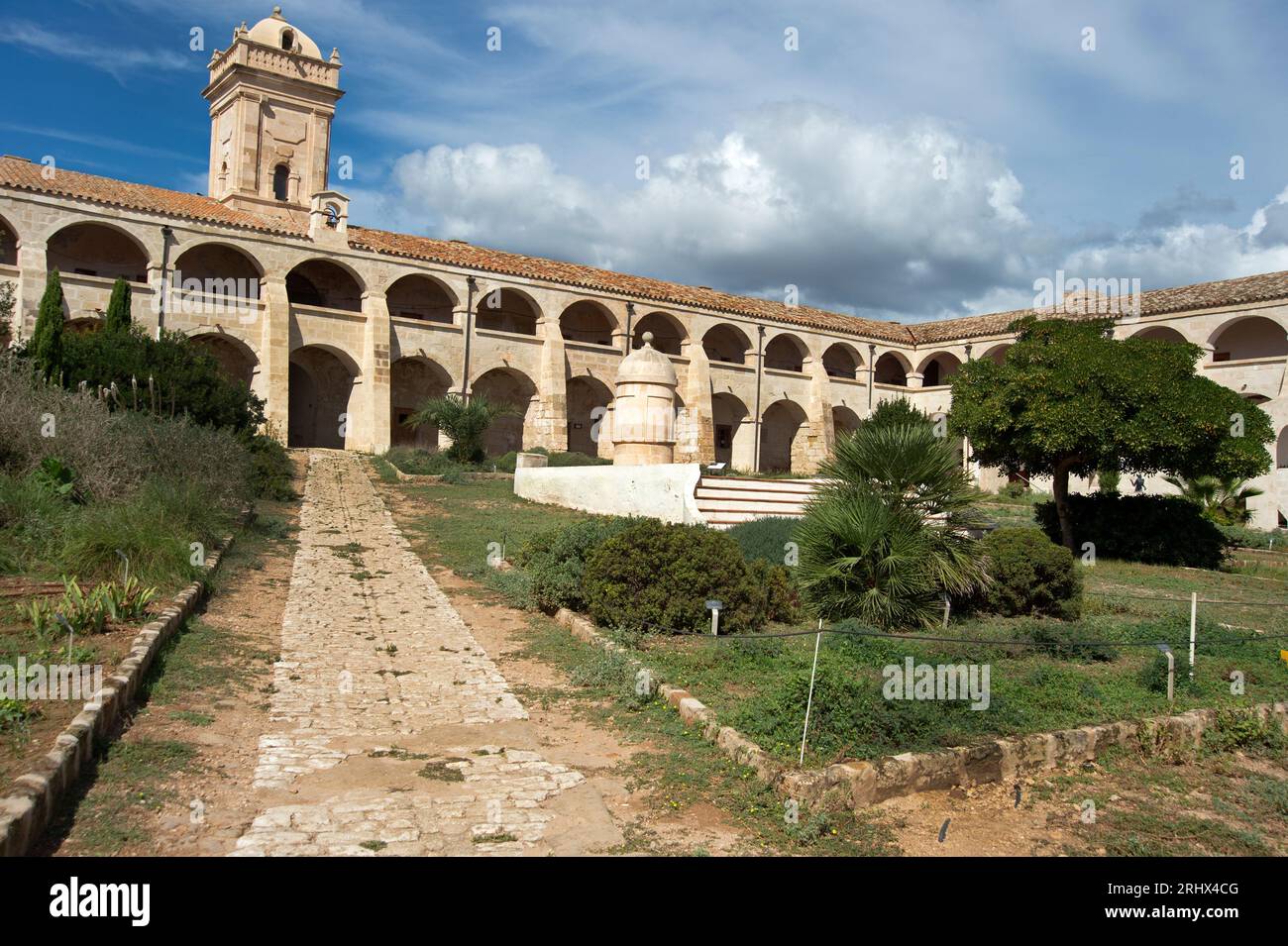 Das restaurierte britische Krankenhaus wurde auf der isle de Rei im Hafen von mahon menorca errichtet Stockfoto