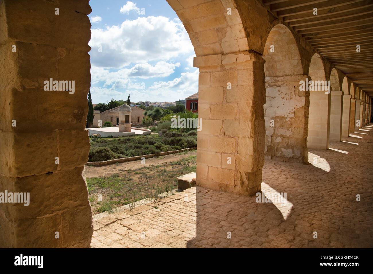Das restaurierte britische Krankenhaus wurde auf der isle de Rei im Hafen von mahon menorca errichtet Stockfoto