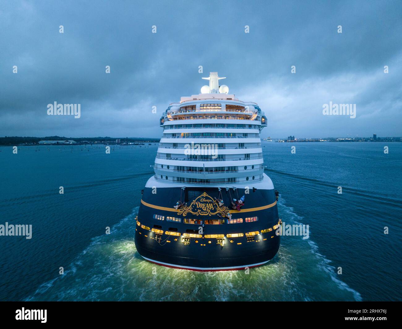 Disney Dream ist ein Kreuzfahrtschiff, das von der Disney Cruise Line betrieben wird, die zur Walt Disney Company gehört. Ankunft in Southampton. Stockfoto