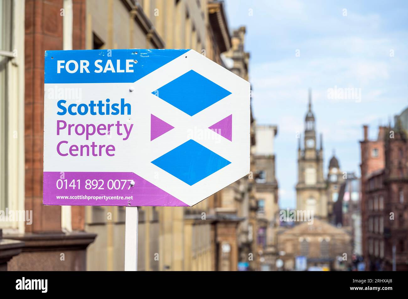 Scottish Property Centre Immobilienmakler Board zum Verkauf, Glasgow, Schottland, Großbritannien, Europa Stockfoto