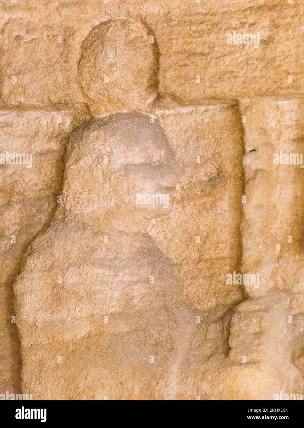 KOM el Shogafa Nekropolis, Hauptgrab, Hauptraum, rechte Nische, rechte Szene: Eine solare Mumie, vielleicht ein Sohn des Horus. Stockfoto