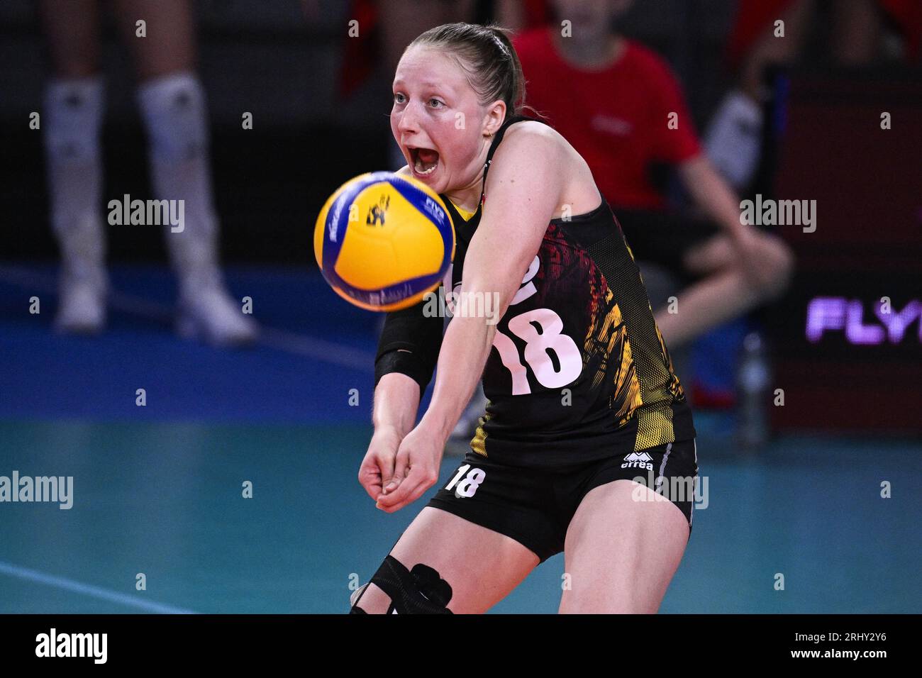 Gent, Belgien. August 2023. Der belgische Britt Rampelberg zeigte sich in Aktion während eines Volleyballspiels zwischen Slowenien und der belgischen Volleyballnationalmannschaft Yellow Tigers in der Gruppenphase der Frauen-Europameisterschaft 2023, Samstag, den 19. August 2023 in Gent. Die Europameisterschaften der Frauen 2023 finden vom 15. August bis 3. September statt. BELGA PHOTO LAURIE DIEFFEMBACQ Credit: Belga News Agency/Alamy Live News Stockfoto