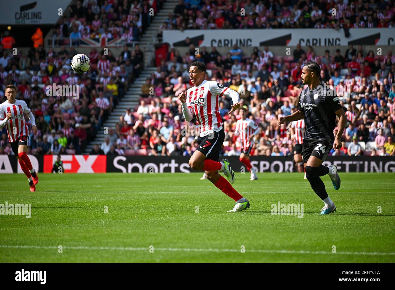 Sunderland AFC-Mittelfeldspieler Jobe Bellingham im Kampf gegen Rotherham United. Stockfoto