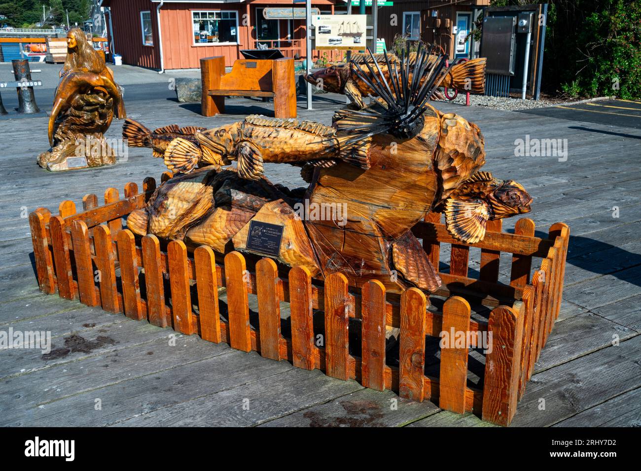 Holzskulpturen am Port of Bandon Boardwalk an der Küste von Oregon Stockfoto