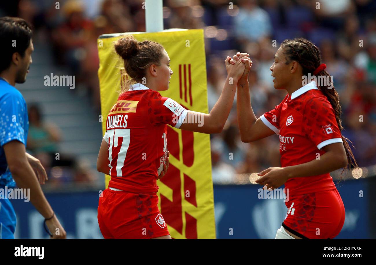 Langford, Kanada. August 2023. Team CanadaÕs Chloe Daniels, links, feiert ihren Versuch mit Teamkollege Asia Hogan-Rochester gegen Jamaika während der womenÕs-Rugby-Aktion bei der olympischen Qualifikationsveranstaltung Rugby Sevens Paris 2024 im Starlight Stadium in Langford, B.C., am Samstag, den 19. August 2023. Die Kanadische Presse/Alamy Live News Stockfoto
