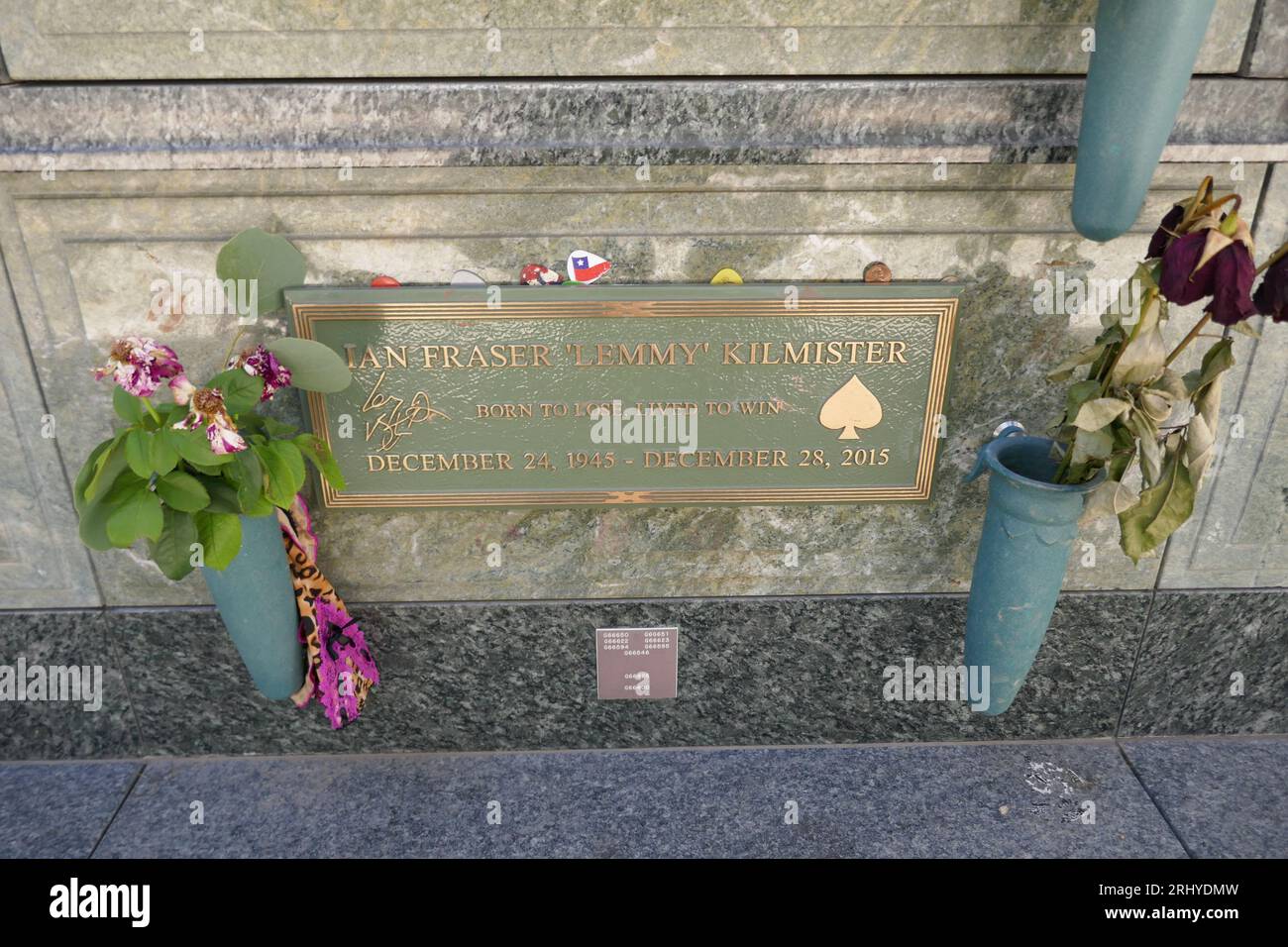 Los Angeles, Kalifornien, USA 18. August 2023 Lemmy Kilmister Grave in Columbarium of Sacred Trust in Courts of Remembrance im Forest Lawn Memorial Park Hollywood Hills am 18. August 2023 in Los Angeles, Kalifornien, USA. Foto von Barry King/Alamy Stock Photo Stockfoto