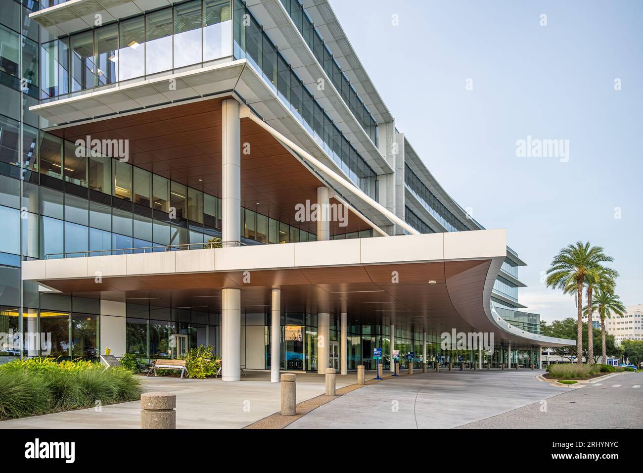 Das Mangurian Building in der Mayo Clinic in Jacksonville, FL, bietet Patientenversorgung bei komplexen Krebserkrankungen, neurologischen und neurochirurgischen Erkrankungen. (USA) Stockfoto
