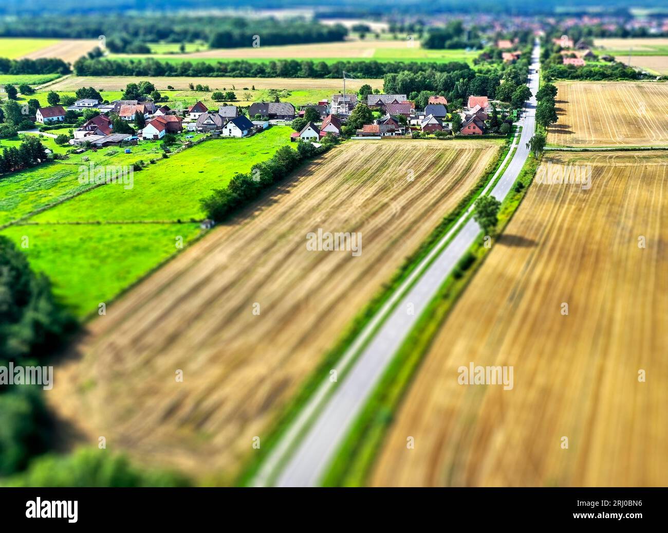 Luftaufnahme eines Dorfes mit selektivem Fokus, Neigungsverschiebung Stockfoto