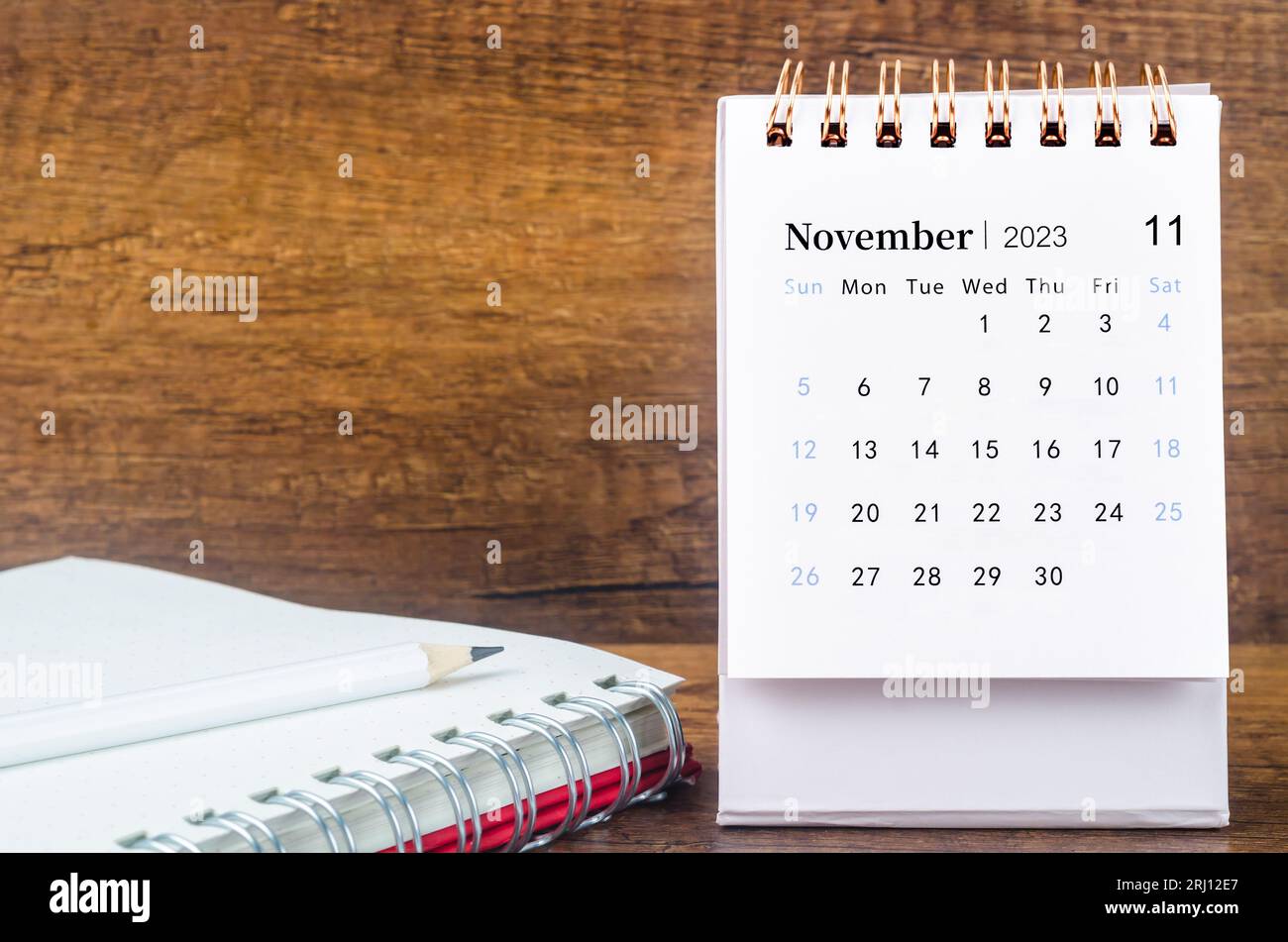 November 2023 Monatlicher Tischkalender für 2023 Jahr mit Tagebuch. Stockfoto