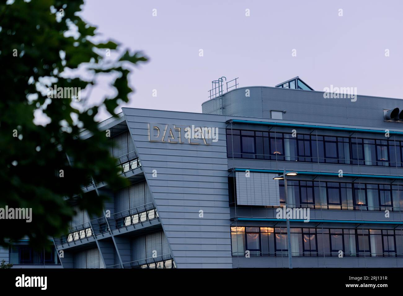 Nürnberg, Deutschland - 18. August 2023: DATEV-Logo auf den Straßen von Nürnberg. DATEV ist ein deutsches Softwarehaus mit Sitz in Nürnberg, das als Coopera registriert ist Stockfoto