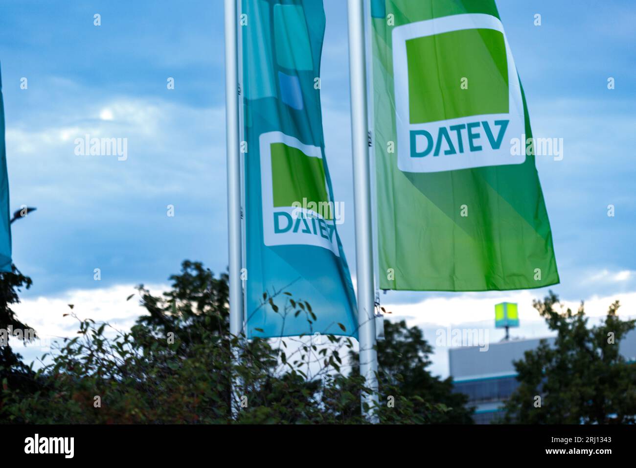 Nürnberg, Deutschland - 18. August 2023: DATEV-Logo auf den Straßen von Nürnberg. DATEV ist ein deutsches Softwarehaus mit Sitz in Nürnberg, das als Coopera registriert ist Stockfoto