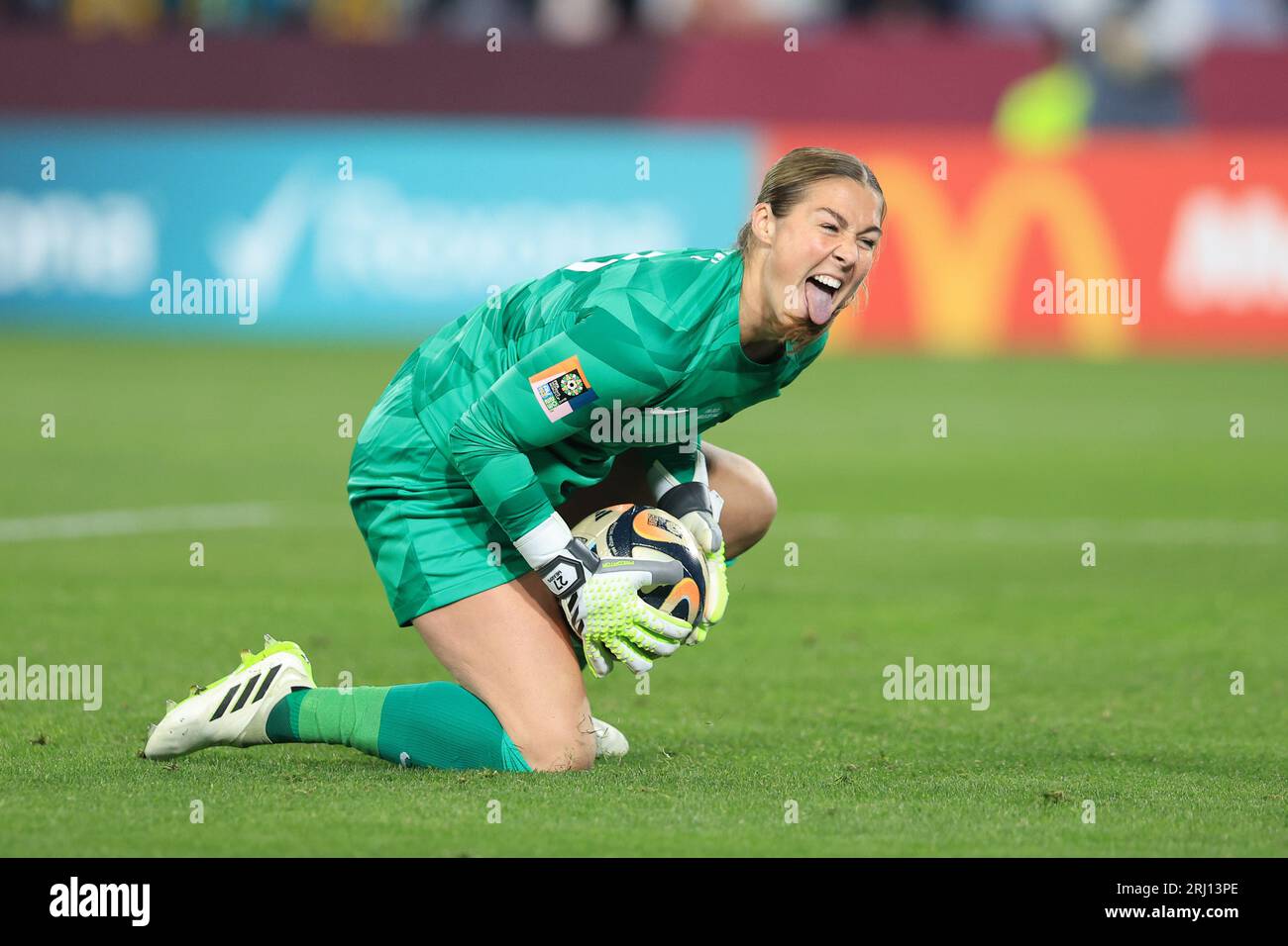 Stadium Australia, Sydney, NSW, Australien. August 2023. FIFA Womens World Cup Final Football, Spanien gegen England; Mary Earps of England reagiert auf die Rettung eines Strafgelds: Action Plus Sports/Alamy Live News Stockfoto