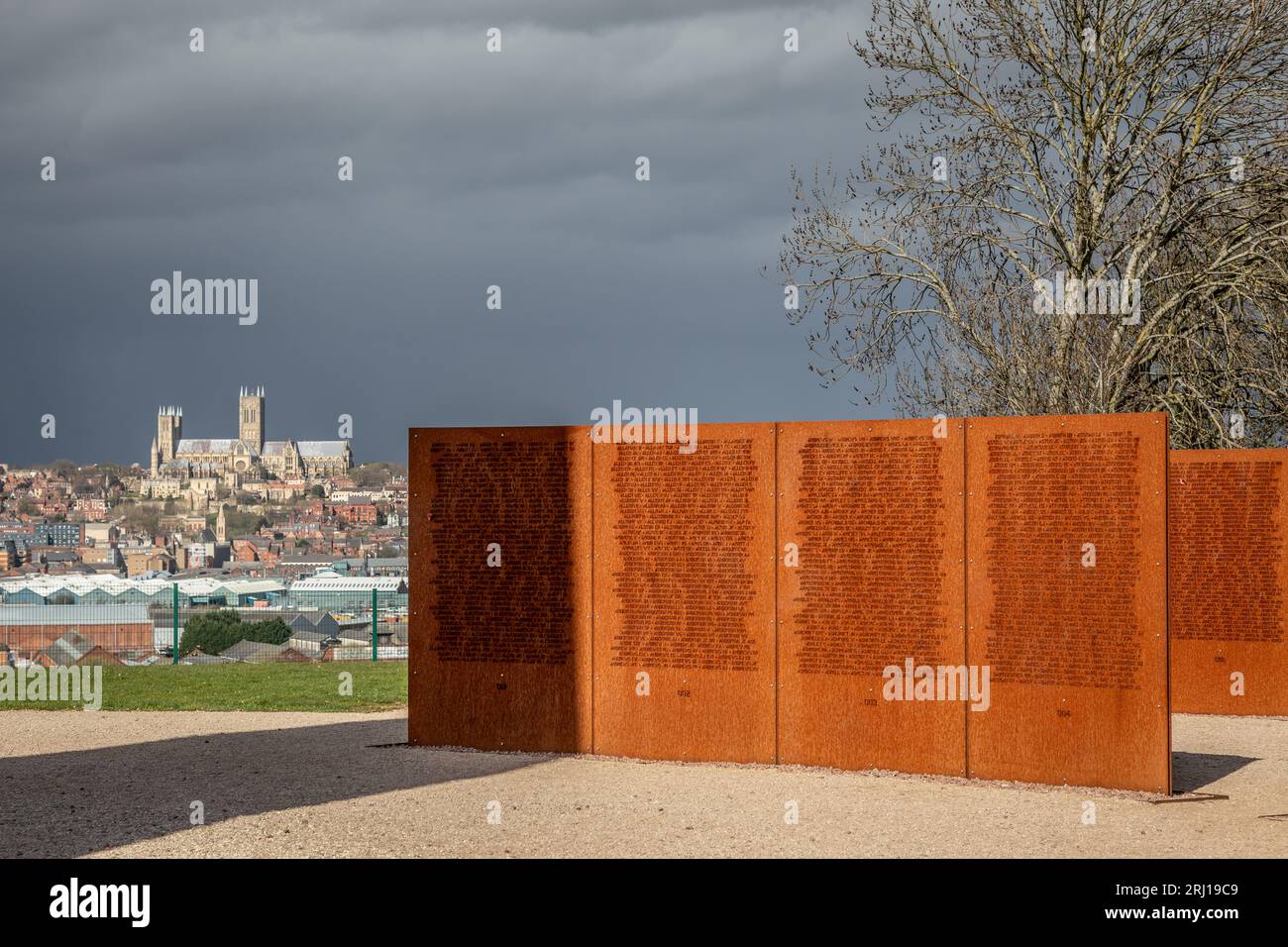 Cathedral and Memorial Wall, IBCC, Lincoln, Lincolnshire, England, UK Stockfoto