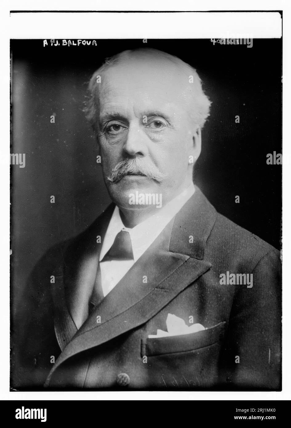 A.J. Balfour. Arthur James Balfour, 1. Earl of Balfour, britischer Premierminister (1902–1905) und späterer Außenminister (1916.–1919. Dezember). Zwischen ca. 1915 und ca. 1920. Stockfoto