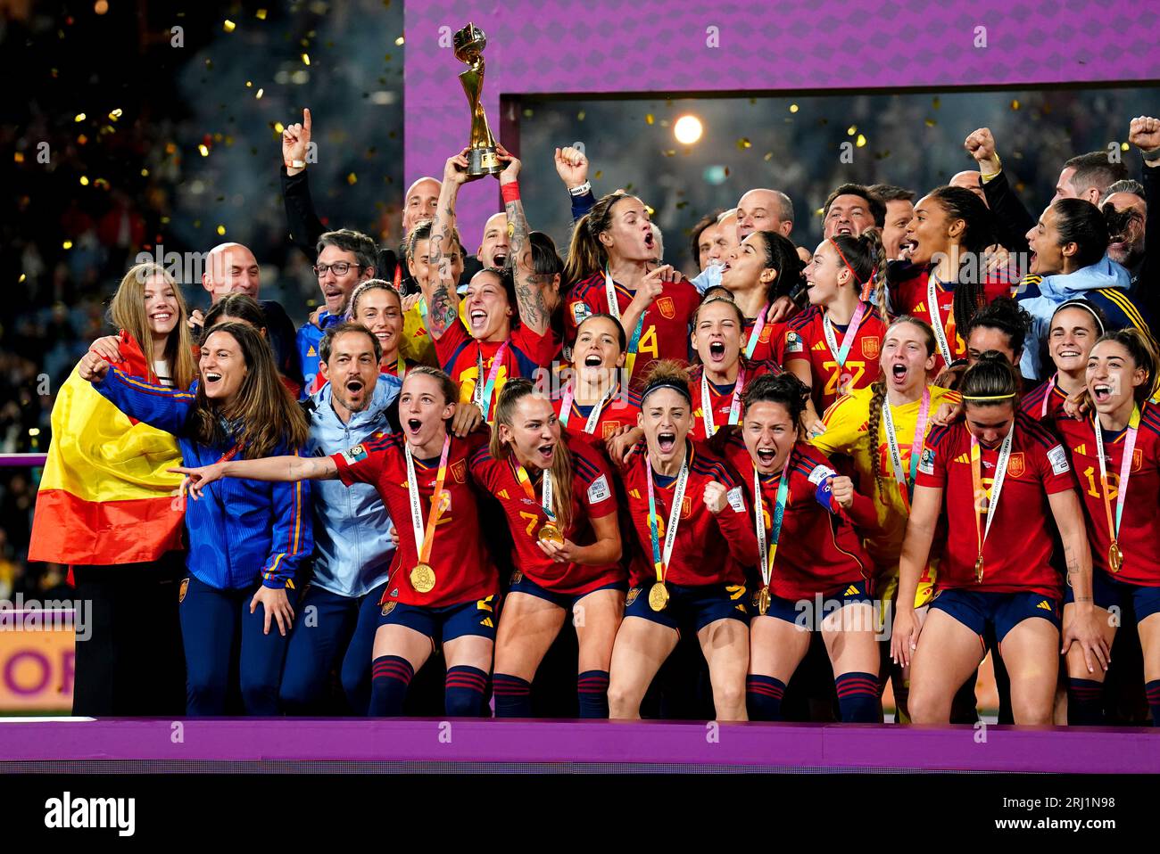 Die spanischen Spieler feiern, nachdem sie das Endspiel der FIFA Frauen-Weltmeisterschaft im Stadion Australien, Sydney, gewonnen haben. Bilddatum: Sonntag, 20. August 2023. Stockfoto