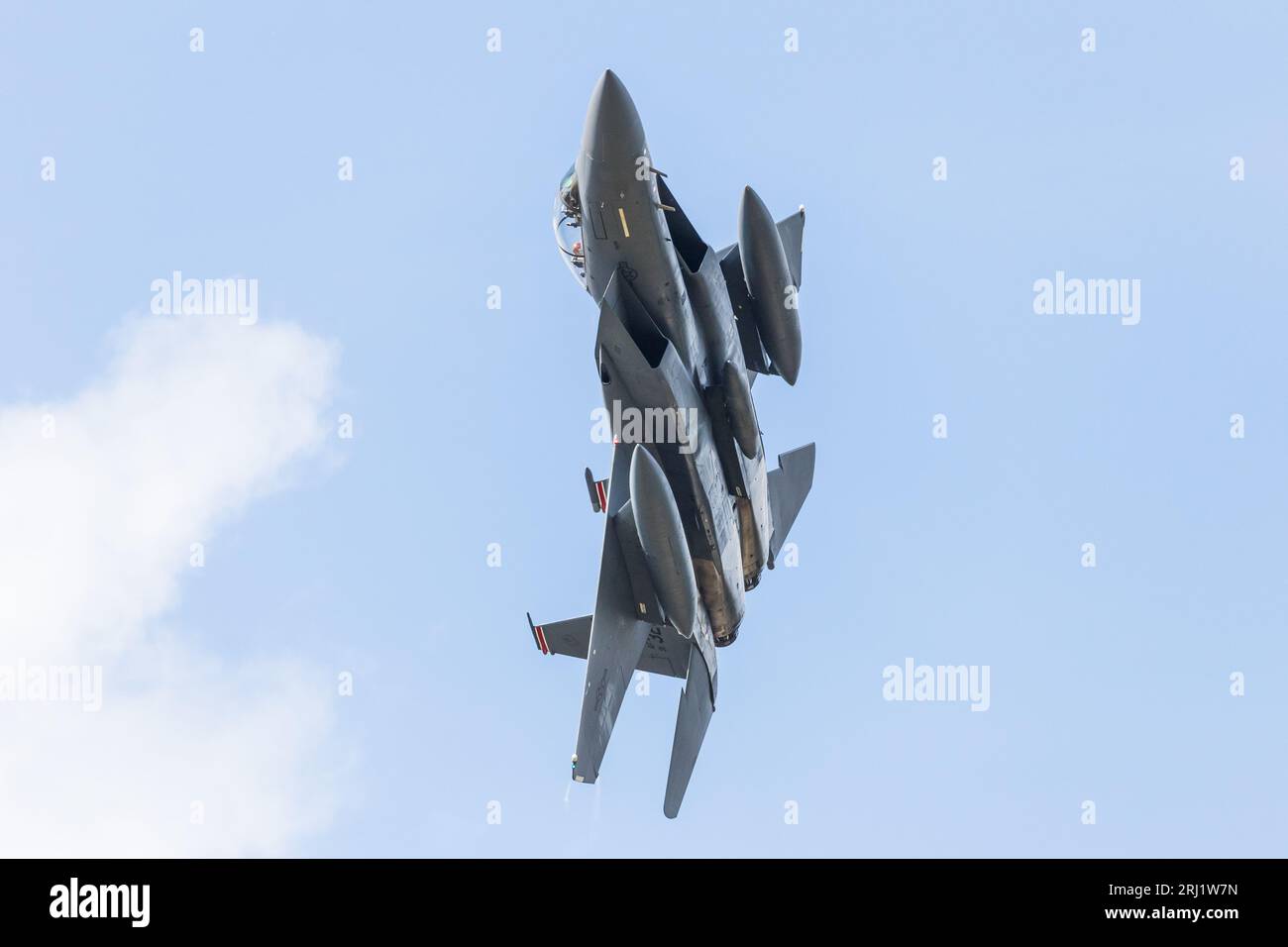 Eine der 494th Fighter Squadron zugeordnete F-15E Strike Eagle startet von RAF Lakenheath in Suffolk auf dem Weg zu einer Trainingseinheit in Augu Stockfoto