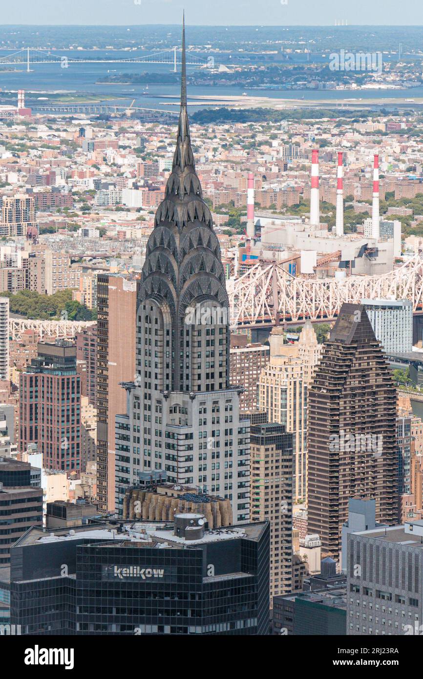 NEW YORK, USA-29. JULI 2023: Chrysler Building - Art déco-Wolkenkratzer, Manhattan, New York City, USA. Luftaufnahme. Stockfoto