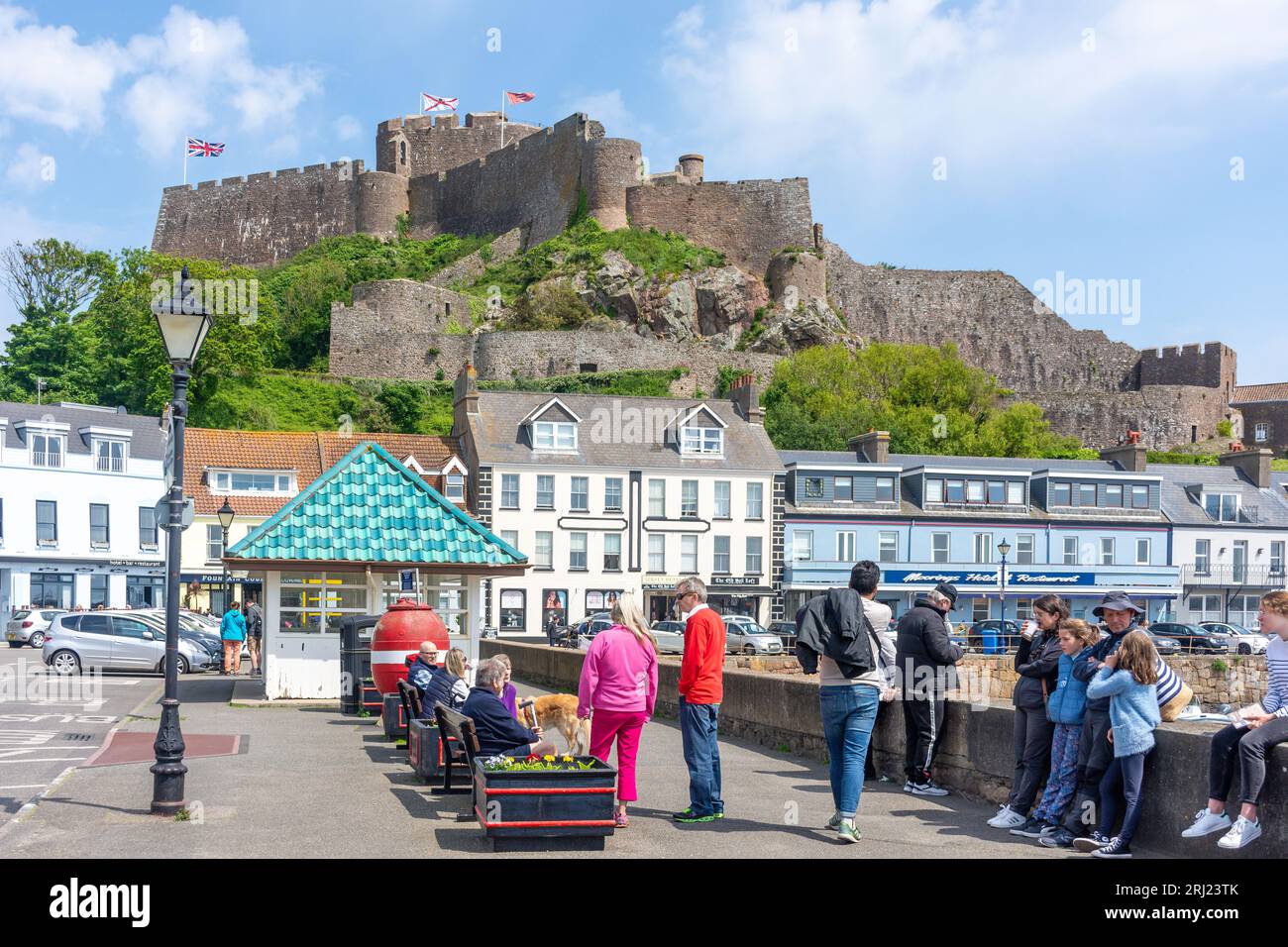 Mount Orgueil Castle aus dem 13. Jahrhundert von Gorey Harbour, Gorey, Saint Martin Parish, Jersey, Kanalinseln Stockfoto